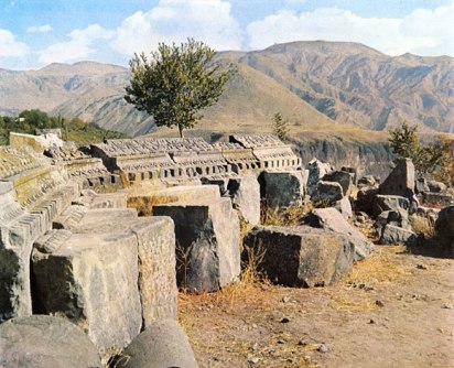 1962. Развалины храма в Гарни до реставрации