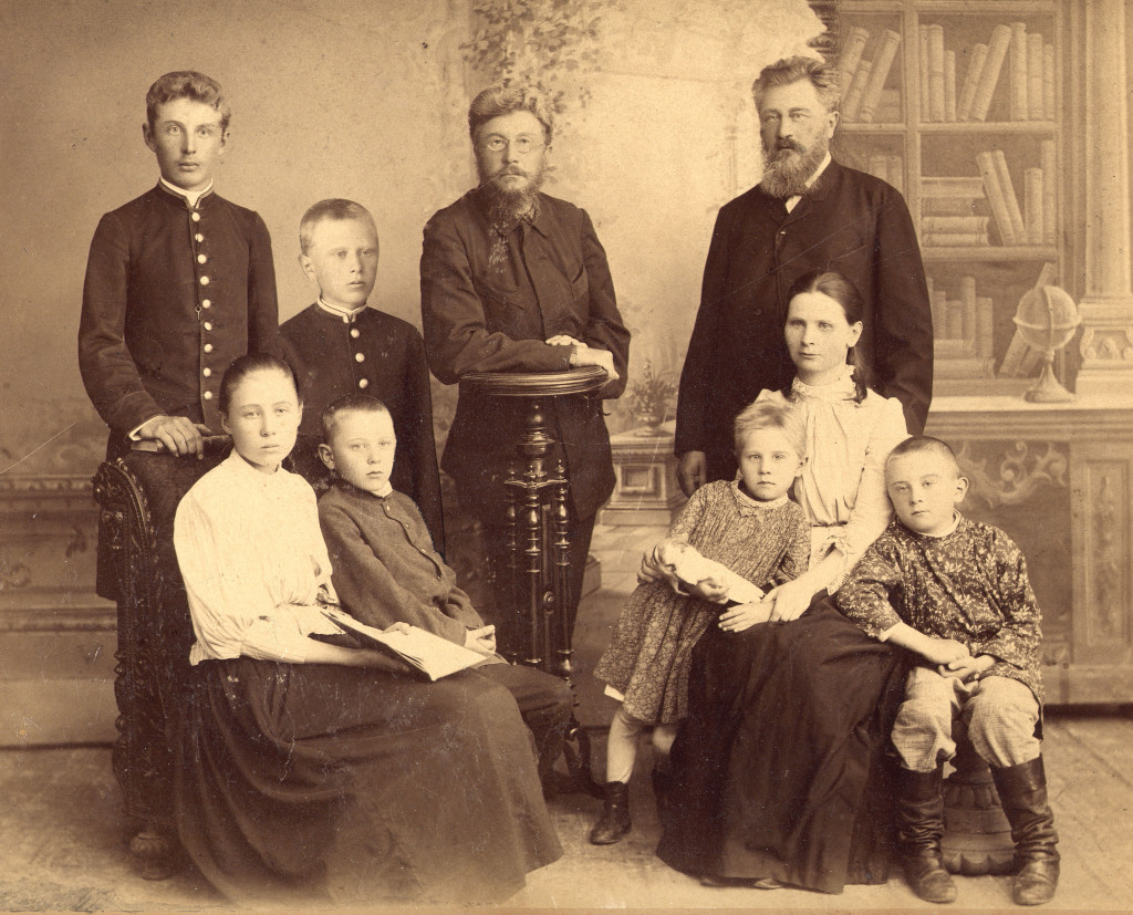 1890а. Семья 1 Юрию 6 лет