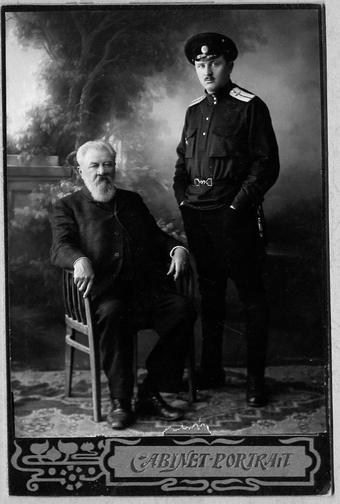Ю.А.Коробьин с отцом. Майкоп. Авг.1916